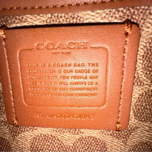 NEW Coach Leather Crossbody Hobo Bag in Chalk - Picture 10 of 12